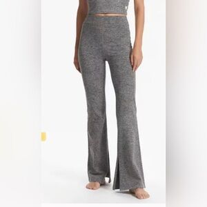 Vuori granite flare legging